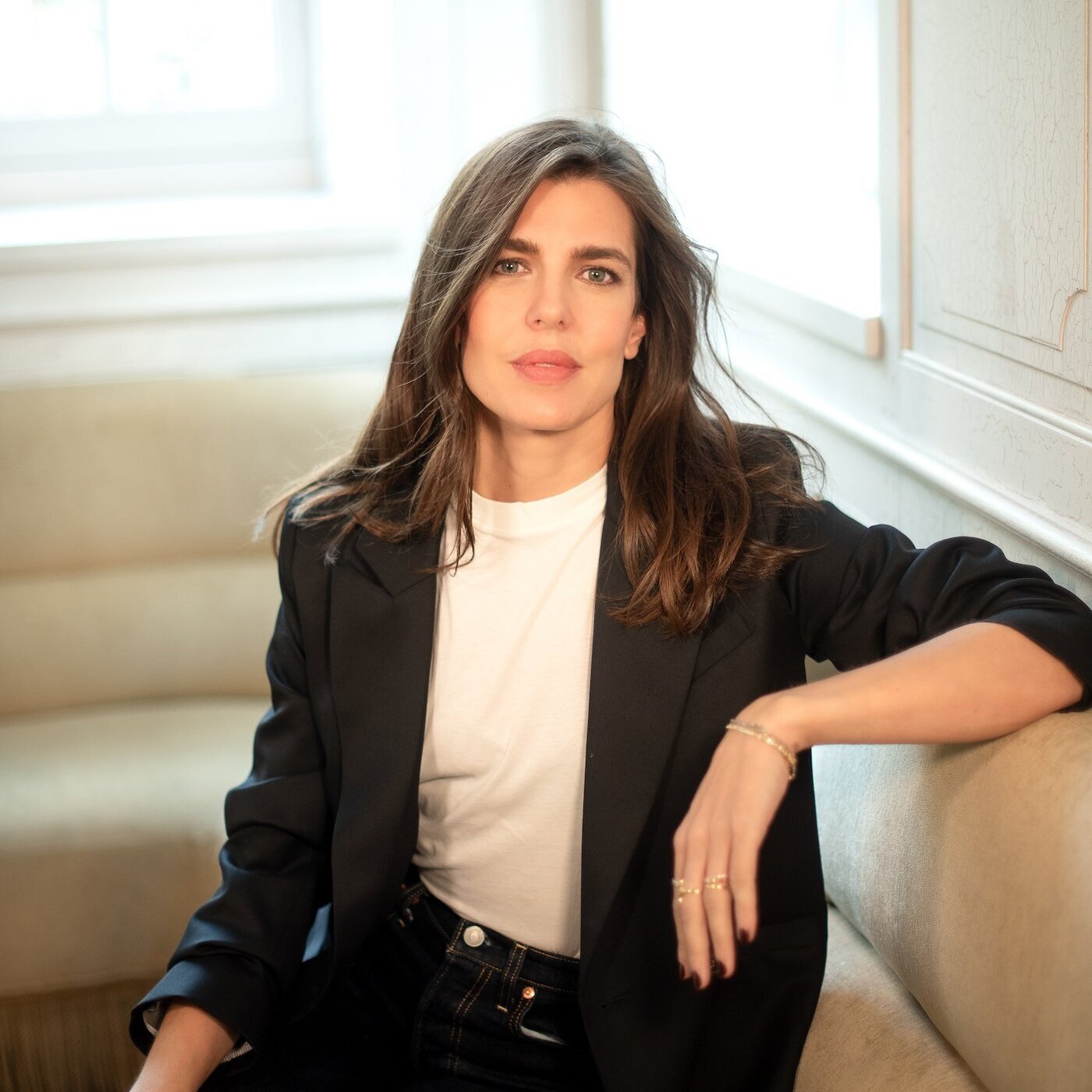 #16 SAISON 15: CHARLOTTE CASIRAGHI - FAIRE DE SES FÊLURES DES SOURCES DE CRÉATIVITÉ