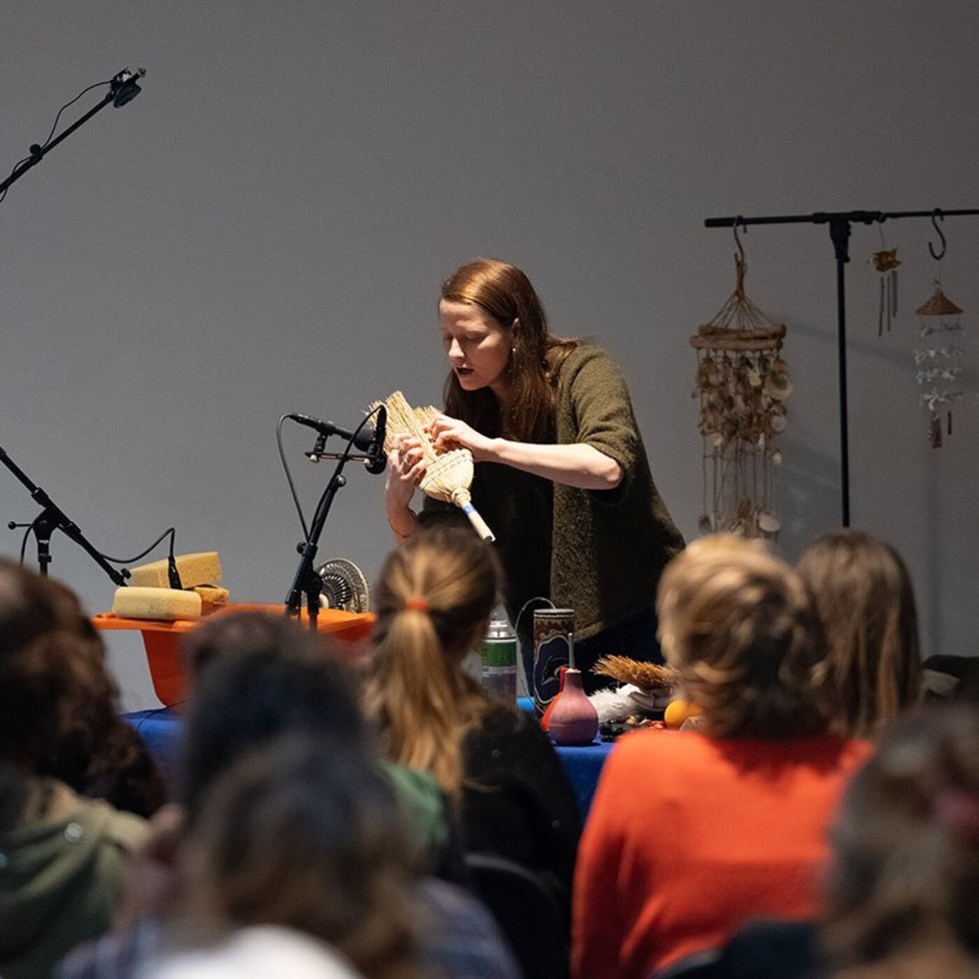 Plumeau et plexiglas, ou comment bruiter un documentaire ?
