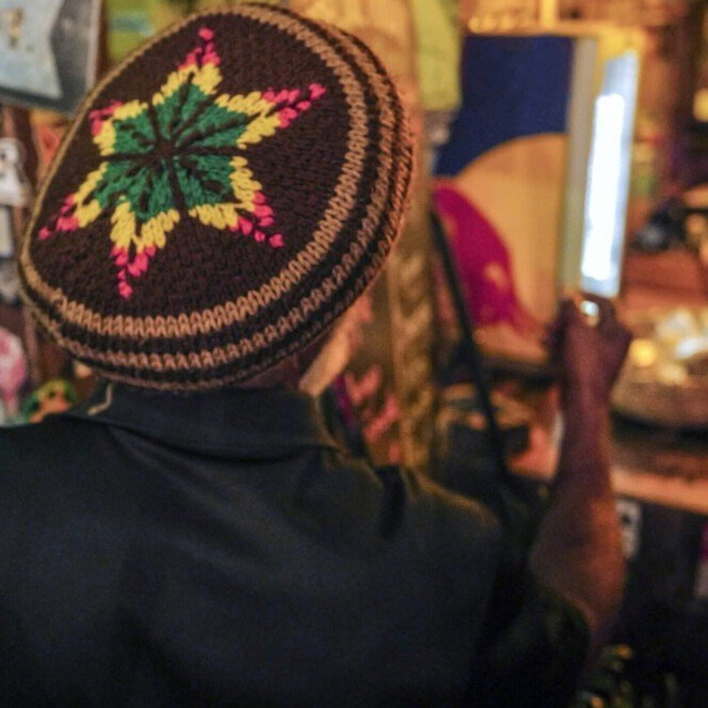 Les coulisses du studio de Bunny Stricker Lee avec son fils - Jamaïque Les coulisses du studio de Bunny Stricker Lee avec son fils - Jamaïque